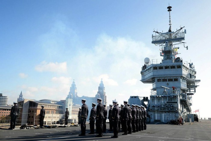 Tàu sân bay HMS Illustrious là một trong những chiến hạm lớn nhất của Hải quân Hoàng gia Anh.